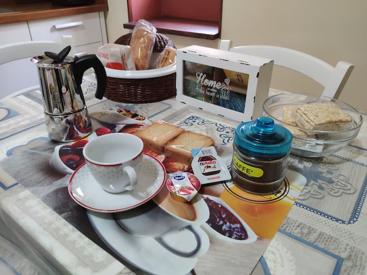 Пригответе капучино с Moka Bialetti, Nutella или сладко върху бисквити или Pan carrè и пийте чай на спокойствие.