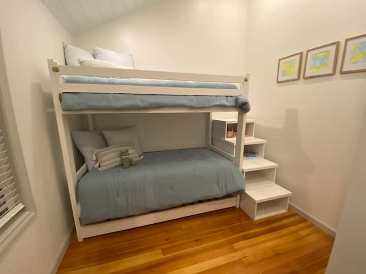 Trundle bedroom 