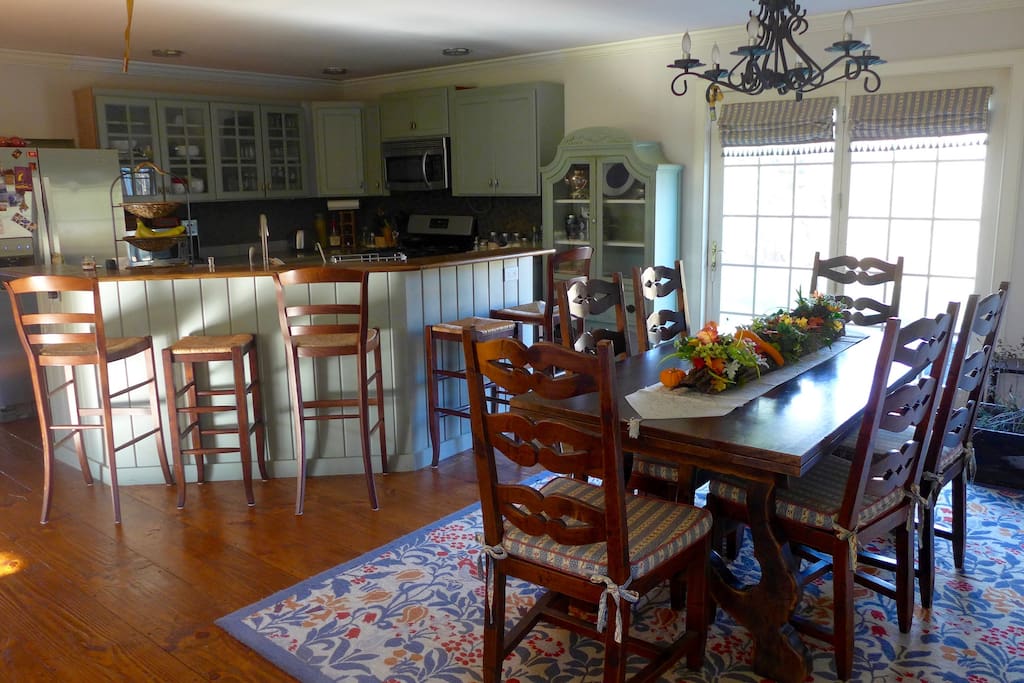 Dining area and bar