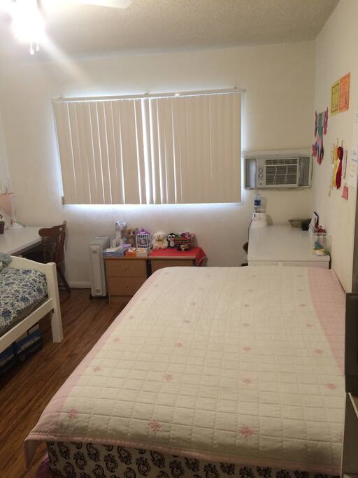 good and clean second bedroom