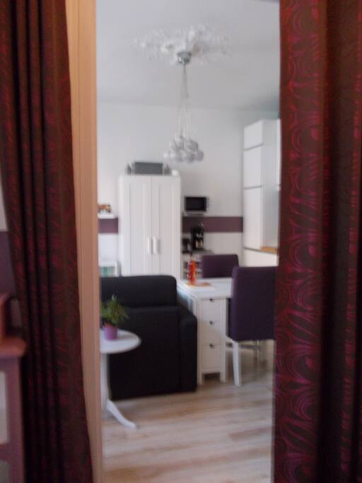 espace à vivre vu de l'espace chambre