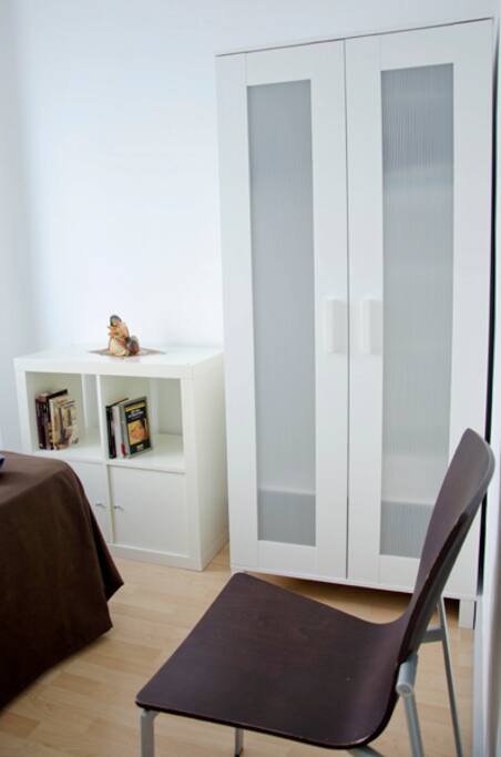 Room 2 / Habitación 2