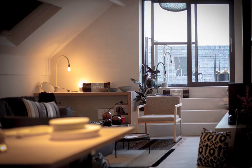 Living room with free wifi & smart TV and a view on the roof terrace
