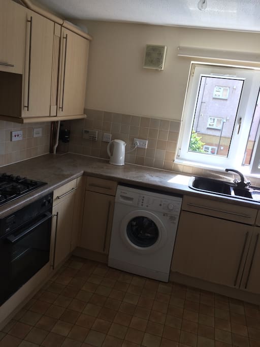 Shared Kitchen with microwave, washing machine, fridge, kettle,oven and hob