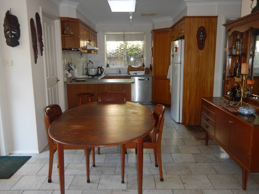 Dining/kitchen area