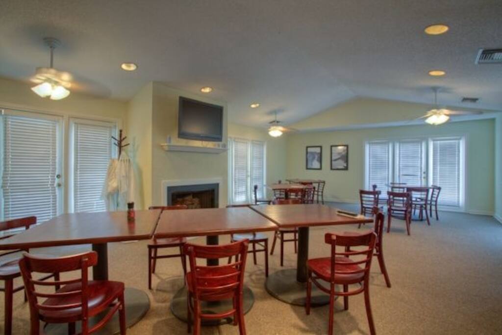 Chair,Furniture,Dining Table,Table,Tabletop