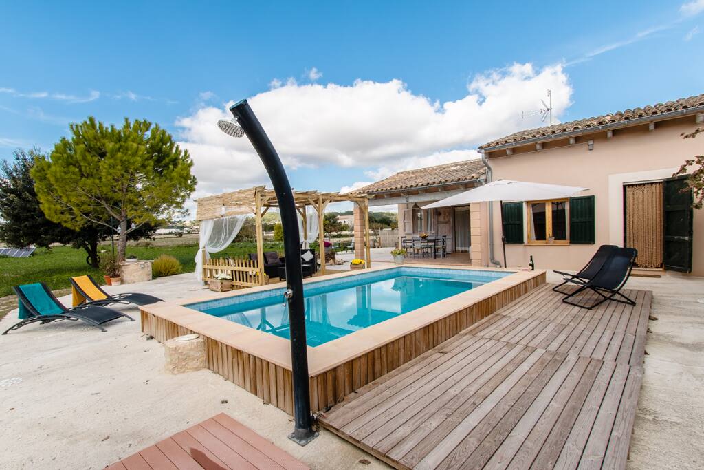 piscina de 3 x 6 y profundidad 1.35 - 2.00 con ducha exterior