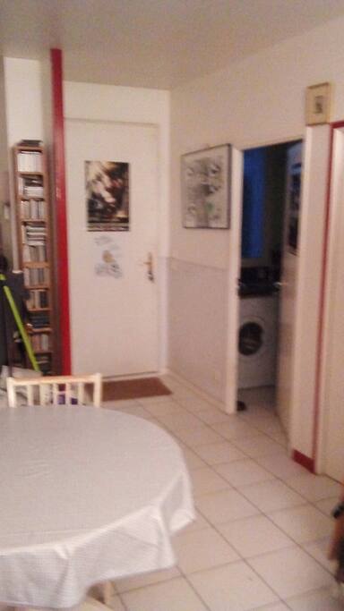 Salle et entree de la cuisine
