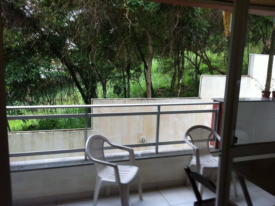 Vista para floresta na varanda
