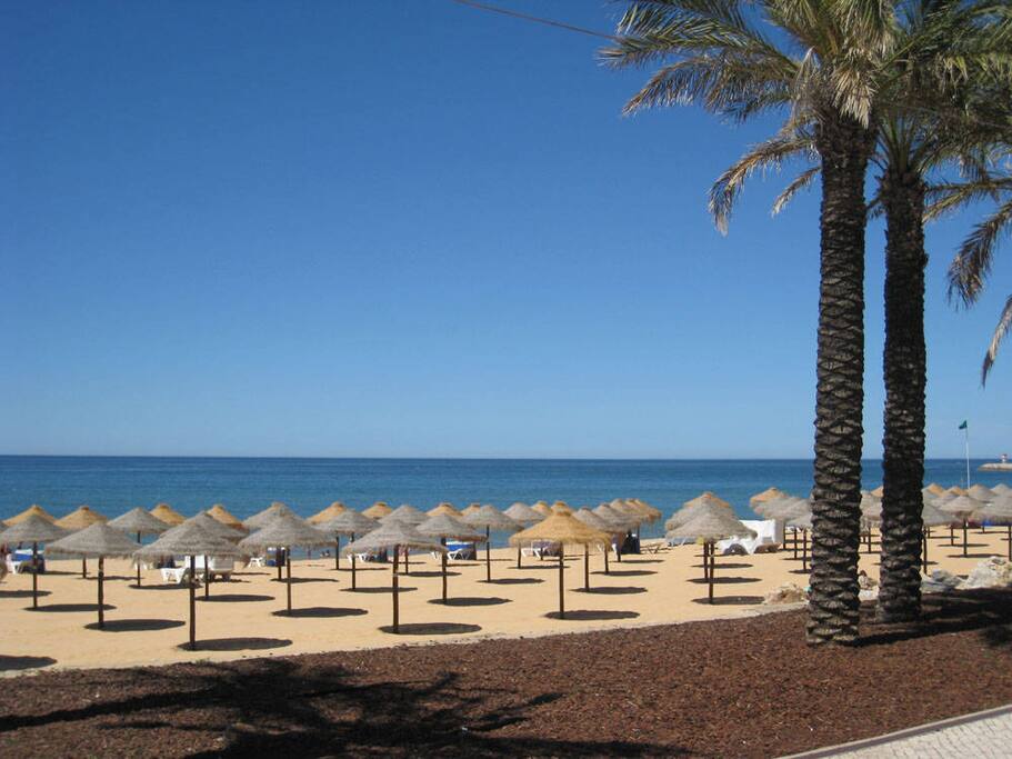 Plage de Quarteira à 2 min à pied