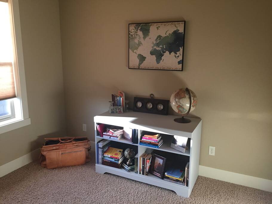 Library/bedroom (with air mattress)