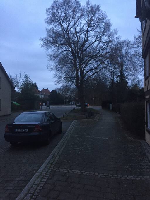Straßenverlauf rechtsseitig