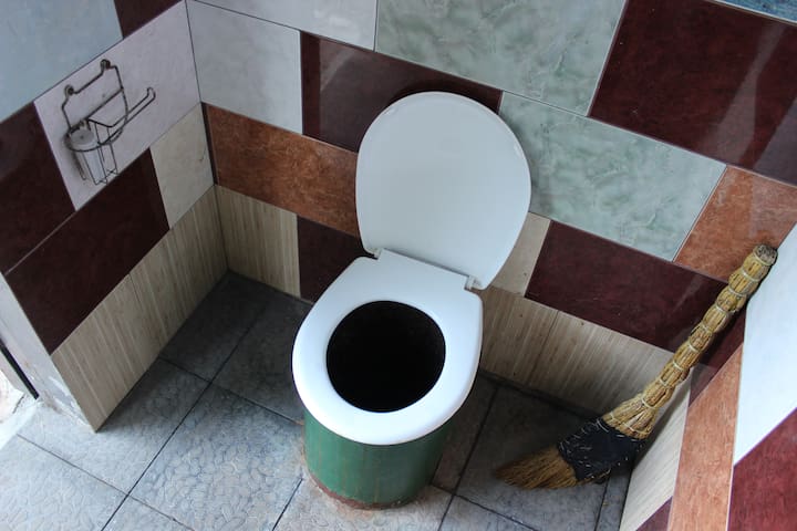 Hives from toilet seats