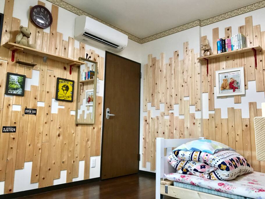 Private room
Maximum 3-4 peoples
Digital Keypad Lock
FAST WIFI A/C HEATER
Toilet and Bathroom are sharing