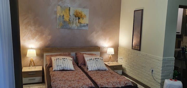 חדר שינה רביעי, מופרד בבית הגינה