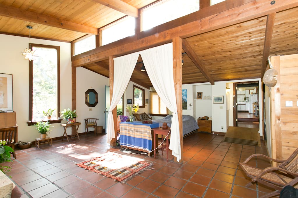 Bed/living room