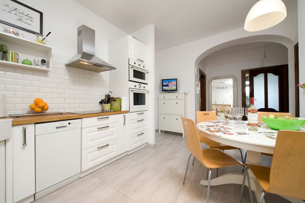 Kuchnia z widokiem na apartament