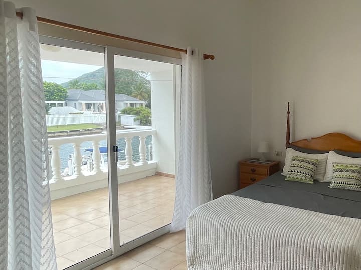 Master bedroom with patio overlooking the water. Have a cup of coffee or tea while enjoying the morning breeze and picturesque Mountain View’s. 