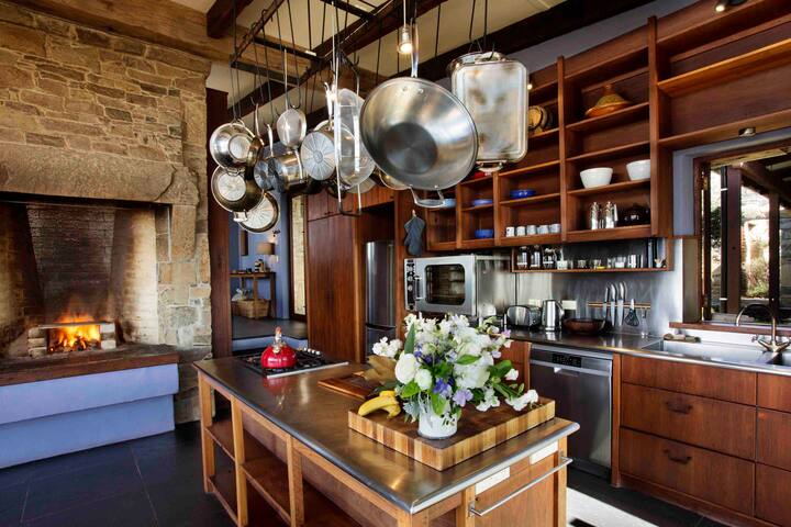 Thalia Haven: remote, wild, off the grid gallery image 5