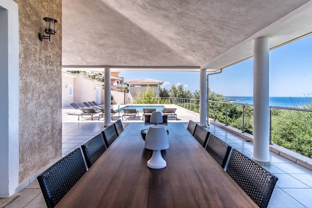 Coin repas extérieur Vue Mer