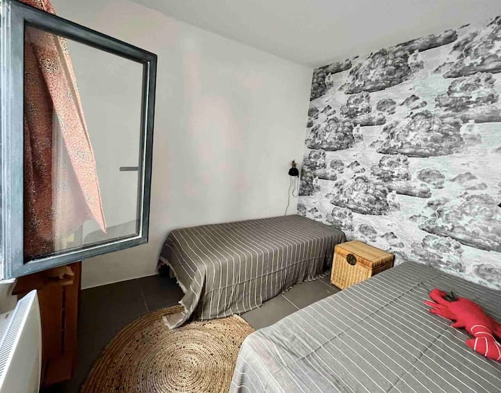 Chumba cha 2 kiko kwenye mstari baada ya chumba kikubwa.