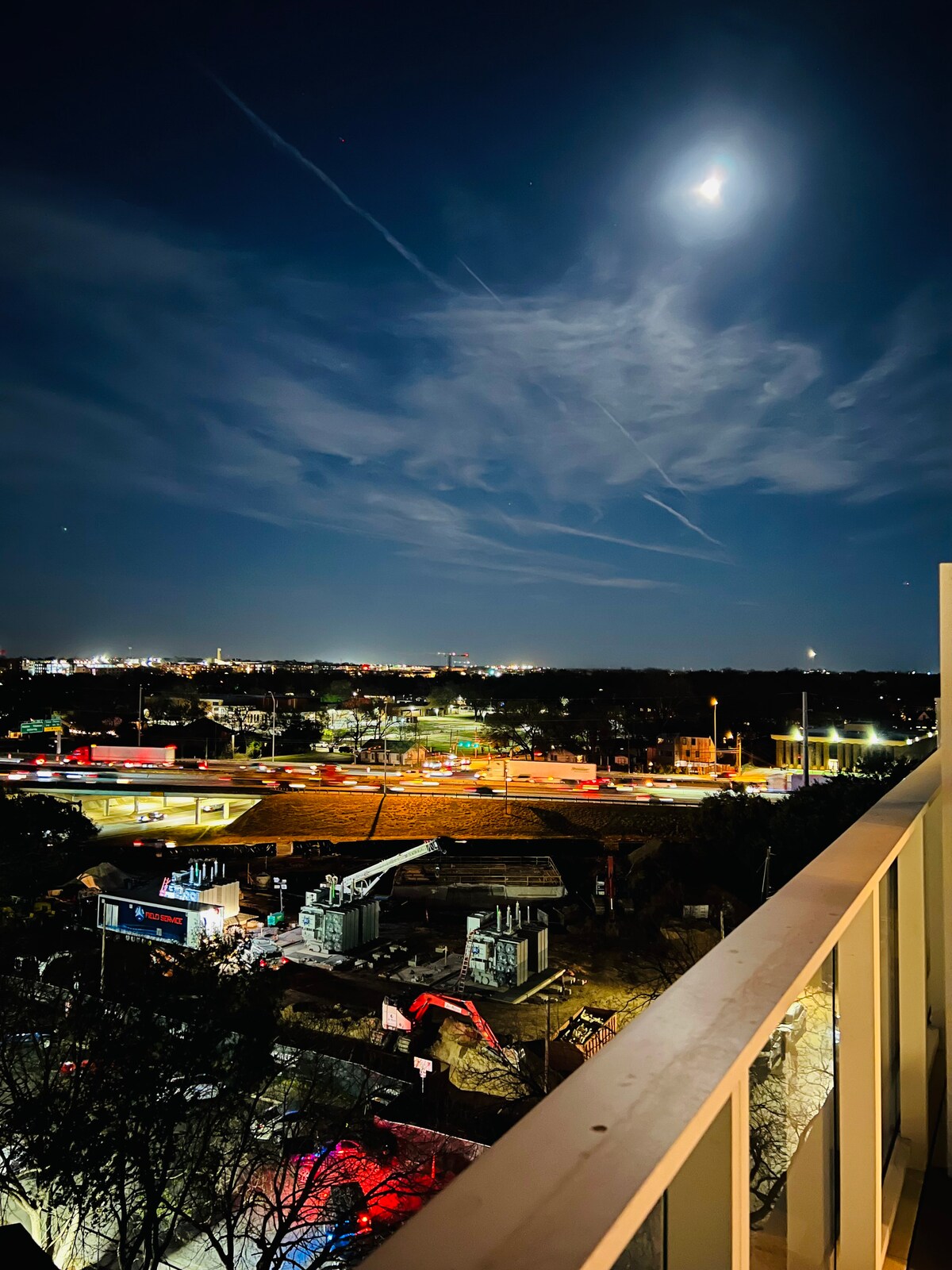 Lovely Condo-Rooftop pool, steps from Rainey St