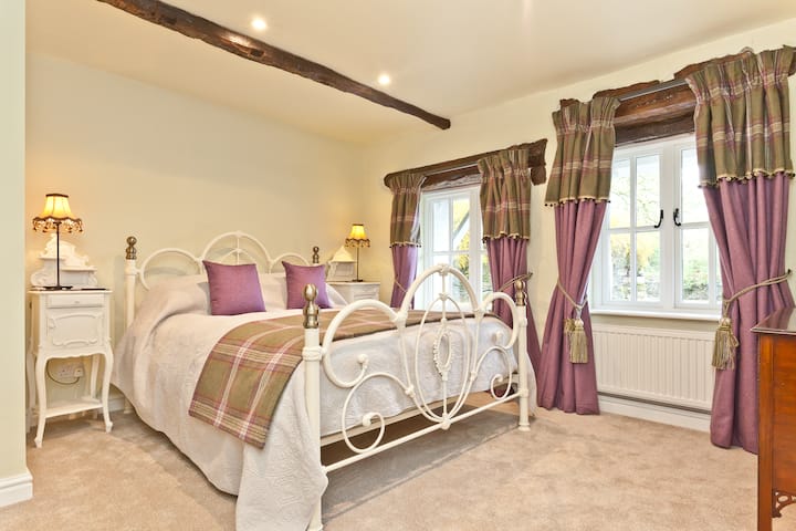 מיטת קינגסייז עם מזרן נוח במיוחד וטוסטרים