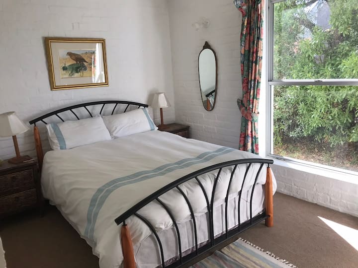 غرفة نوم مزدوجة في الطابق السفلي