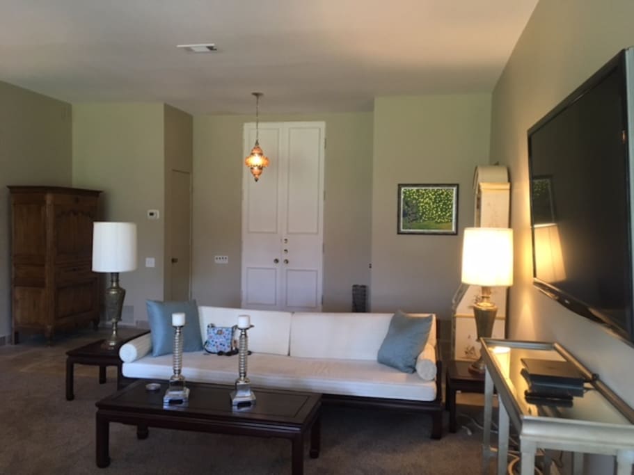 Entry/Living Room
