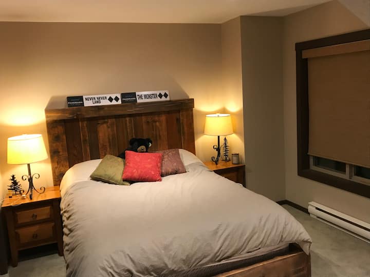 Second bedroom with Queen bed and twin