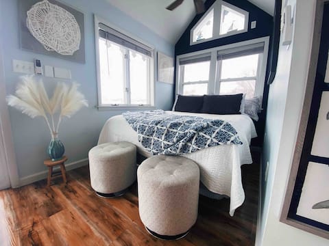 Pet friendly, cozy, lakefront home on Pine Lake