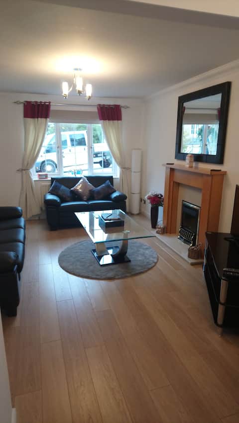 Top performing Airbnb: Three bedroom house in Culloden, Inverness in Inverness South