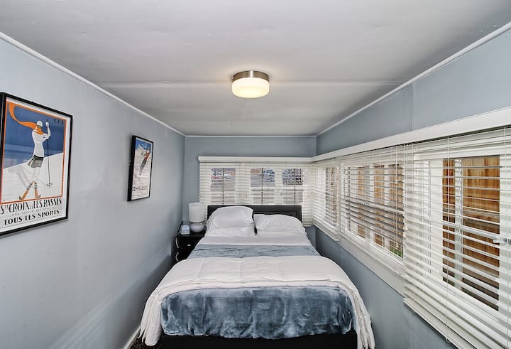 Dolje bračni krevet (širok 125-149 cm)