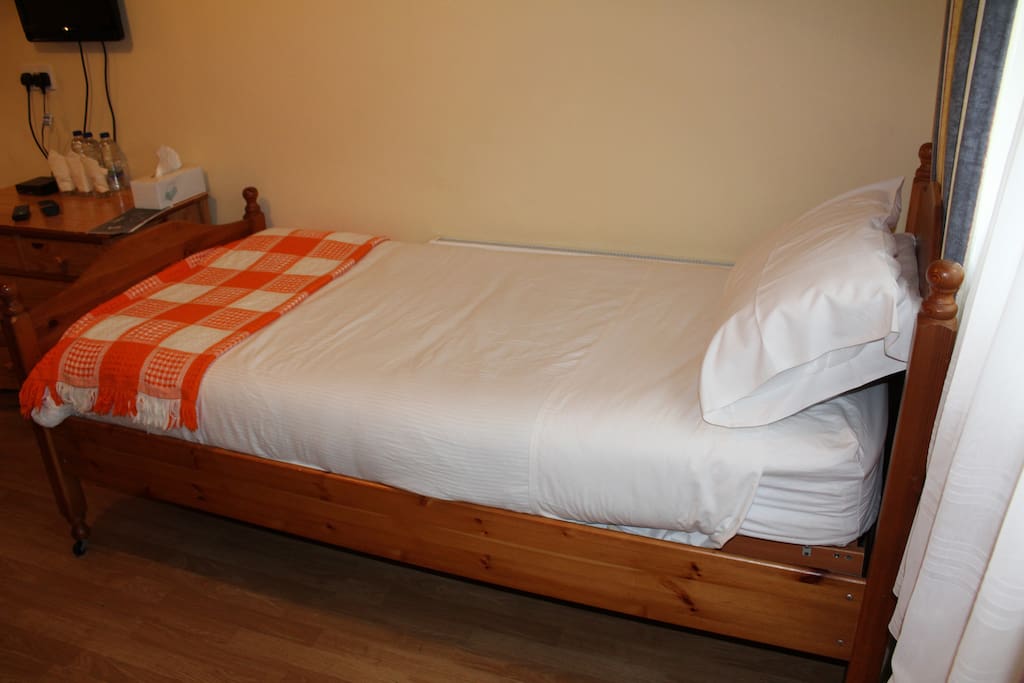 Adjoining room 1