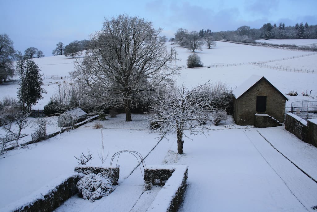 The rear view of the house in the snow! Lots of slopes for sledging.