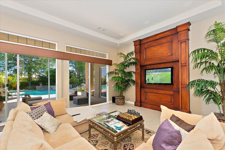 Private Home On Golf Course With Hotel Sized Pool. - Rancho Mirage, CA