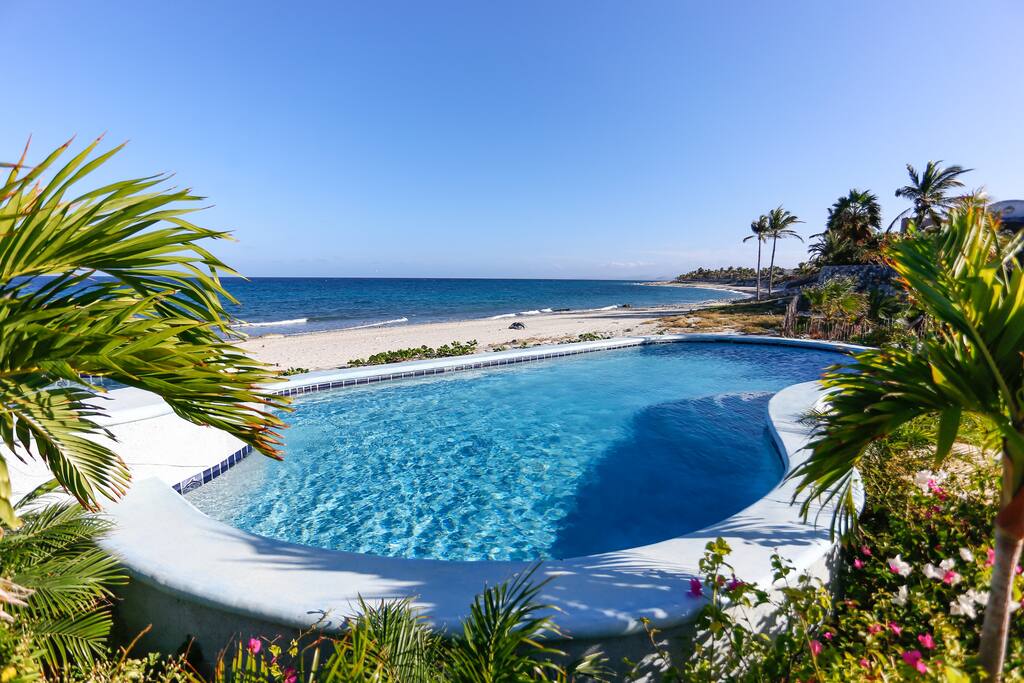 Heated Jacuzzi and pool