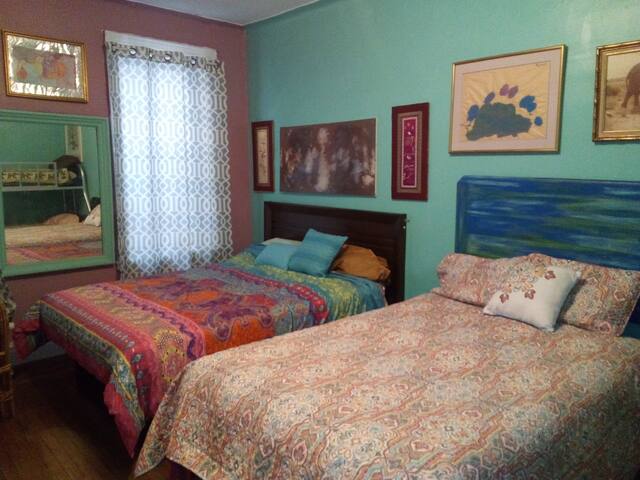 Friends & Fun ! Sleeps 12. Big Monthly Discount ! gallery image 4