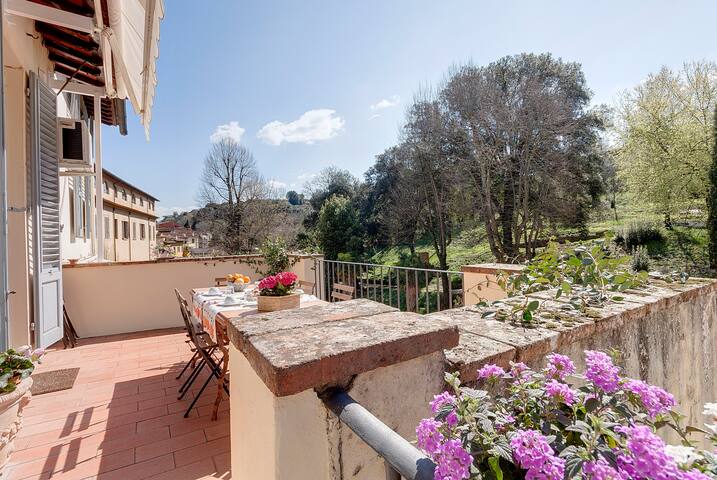 SAN NICCOLO’ 99 – A BIG APARTMENT WITH A VIEW gallery image 4