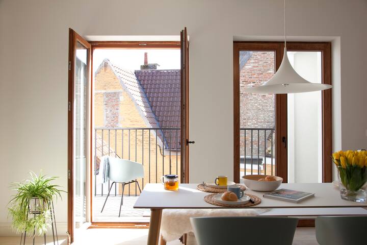 Stylish apartment @ heart historic Ghent! gallery image 2