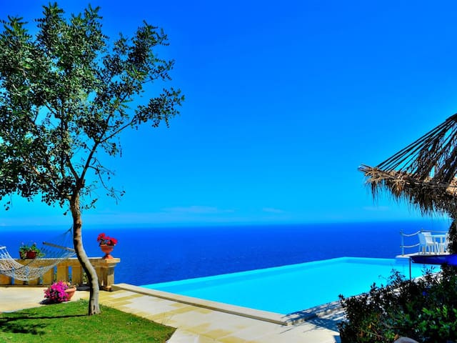 Ginestra Sea View by Galatea Casa Vacanze gallery image 2