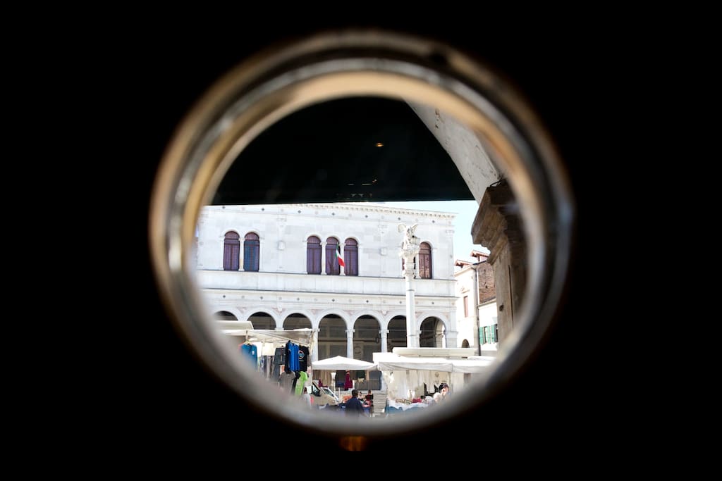 Diamo un'occhiata : cosa si vede dalla porta d'ingresso?