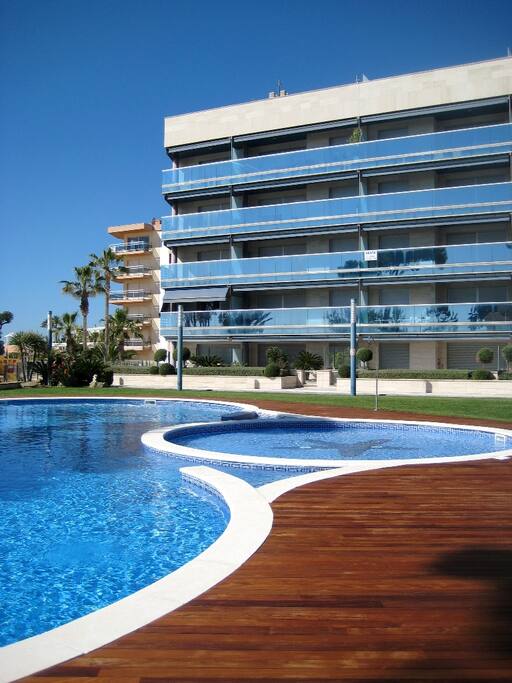 Zona comunitaria y piscina