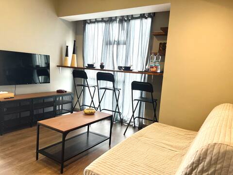 Stylish Cozy Nice View Apt near Summarecon Mall