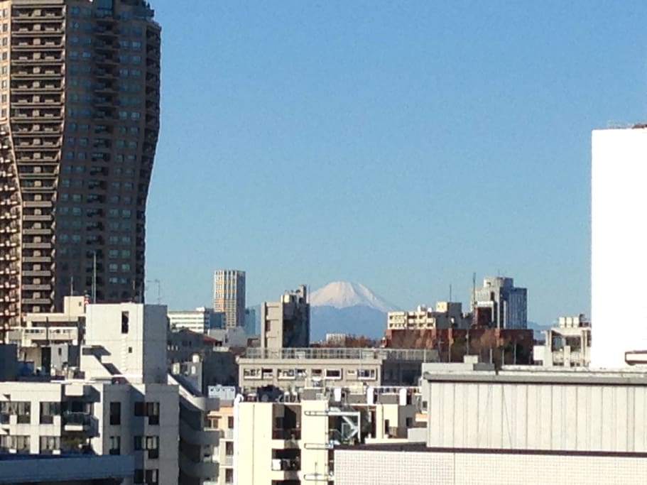 If in case you are lucky, you can see the Mount Fuji from the room.
天候に恵まれれば部屋から富士山が望めます。
----------------------------
Probability of monthly
----------------------------
Jan 60.0%
Feb 44.6%
Mar 31.0%
Apr 14.7%
May 9.4%
Jun 3.3%
Jul 6.1%
Aug 4.2%
Sep 7.7%
Oct 15.2%
Nov 35.0%
Dec 55.2%