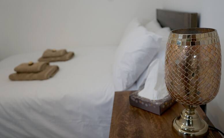 Luxury London House sleeps 13, 2 mins to Metro gallery image 3