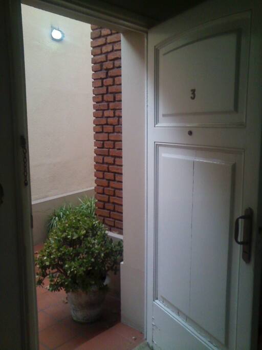 PUERTA PRINCIPAL DENTRO DEL COMPLEJO