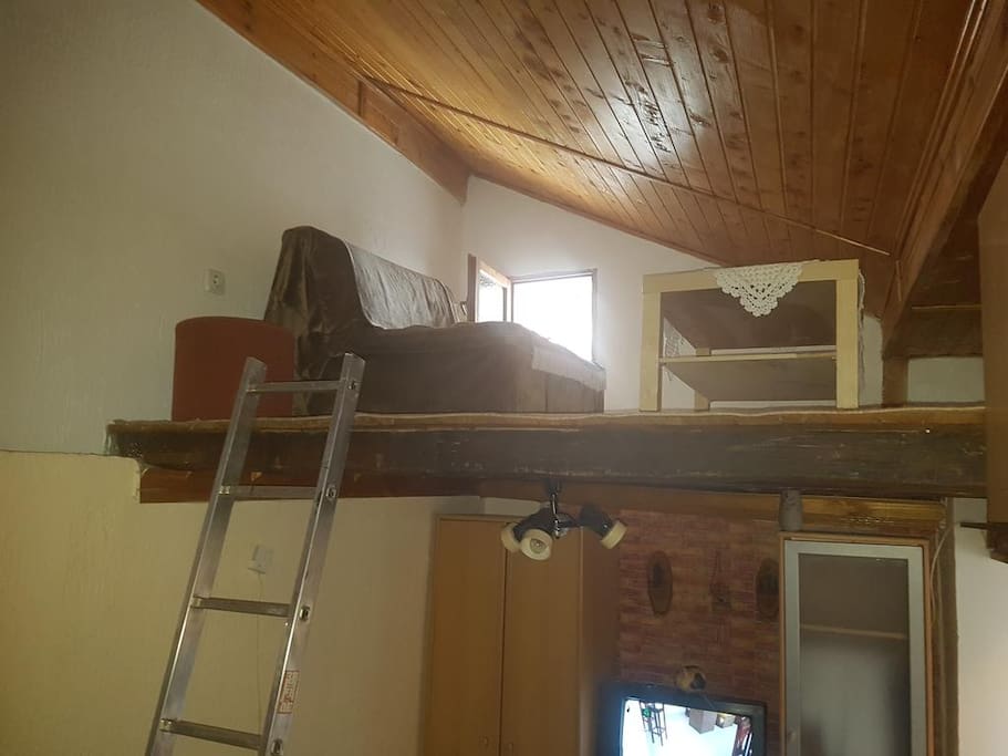 gallery above the room
for the needs of a third person