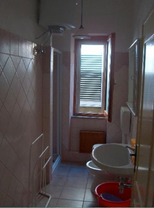 Bagno con cabina doccia