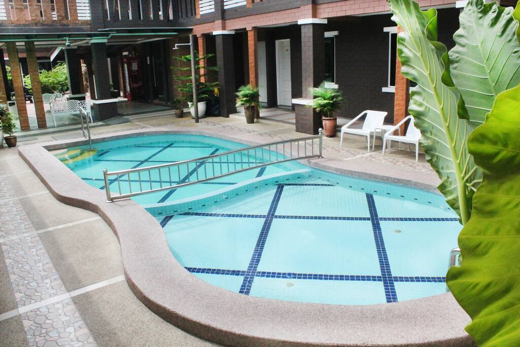 Medium-size Swimming Pool